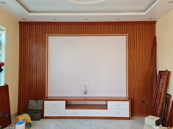 Vách tivi nhựa Nano mang tới vẻ đẹp hiện đại và ấn tượng cho không gian sử dụng