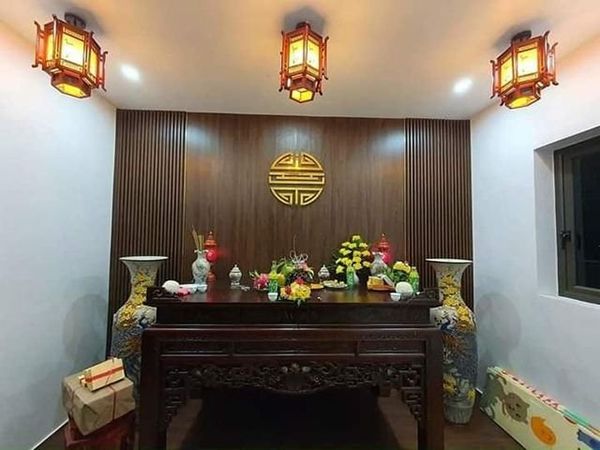 Mẫu phòng thờ ốp nhựa Nano đơn giản, hiện đại